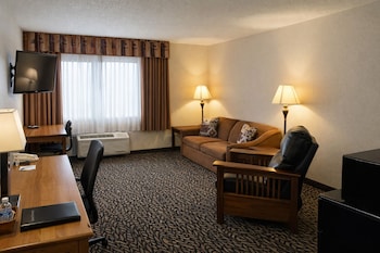 Family Suite-King Bed & Pull-Out Sofa Smoking