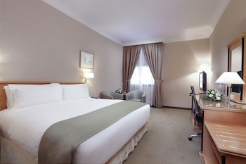 Standard Room, 1 King Bed, Pool View