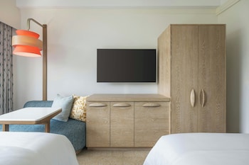 Surfrider City View, 2 Queen, Newly Renovated