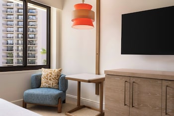 Surfrider Oceanfront, 1 King Bed, Newly Renovated