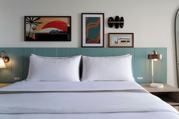 Diamond Oceanfront, 2 Queen, Newly Renovated