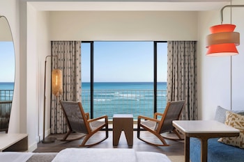 Surfrider Oceanfront, 1 King Bed, Newly Renovated