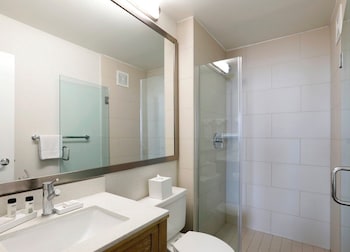 Room, 2 Queen Beds, Partial Ocean View