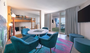 Premium Suite, 1 King Bed, Lanai, Pool View