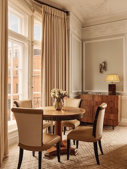Corner Suite