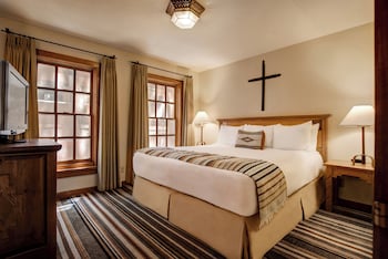 Deluxe Room, 1 King Bed, Fireplace (Deluxe Suite 1 King Bed)