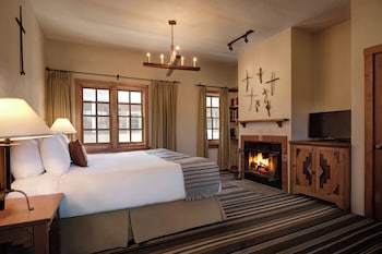 Executive Suite, 1 King Bed (Jr. Presidential Suite)