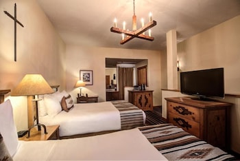 Standard Room, 2 Double Beds (Retablos Room with 2 Double Beds)