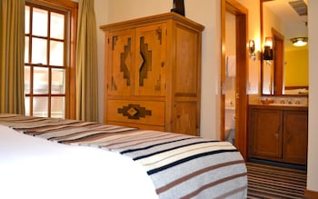Standard Room, 1 King Bed (Santos Room with 1 King Bed)