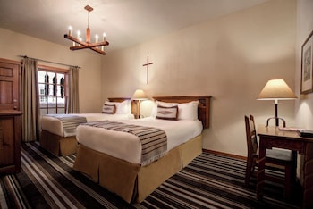 Standard Room, 2 Double Beds (Retablos Room with 2 Double Beds)