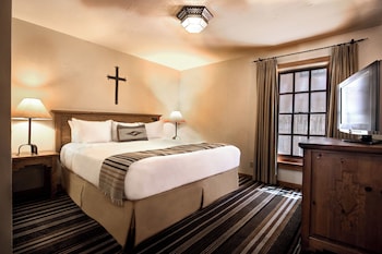 Suite, 1 King Bed, Fireplace (Jr. Fireplace Suite with 1 King Bed)