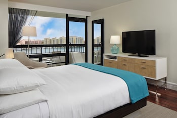 Room, 1 King Bed, Non Smoking, Balcony (Water view)