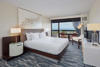Room, 1 King Bed, Partial Ocean View