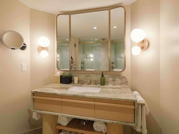 Suite, 1 King Bed, Terrace (Wellness Studio, Peak View)
