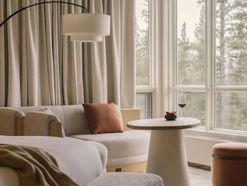 Suite, 1 King Bed (Studio, Peak View)