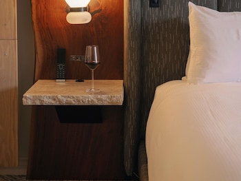 Premium Room, 1 King Bed (Forest View)