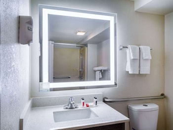 Room, 2 Double Beds, Accessible, Bathtub (Mobility )