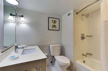 Deluxe Room, 2 Queen Beds, Non Smoking