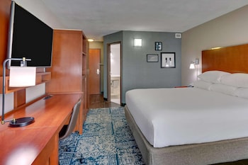 Deluxe Room, 1 King Bed, Non Smoking, Terrace