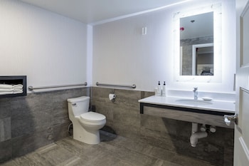 Standard Room, 2 Queen Beds, Roll-in Shower (Mobility Accessible)