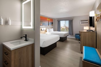 Room, 2 Queen Beds, Non Smoking