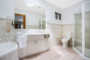 Room, 1 King Bed, Non Smoking, Jetted Tub