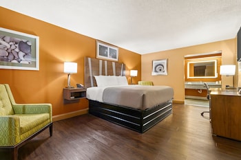 Suite, 1 King Bed, Non Smoking (Living Room)