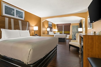Suite, 1 King Bed, Non Smoking (Upgrade)