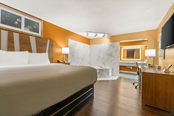 Suite, 1 King Bed, Non Smoking, Jetted Tub