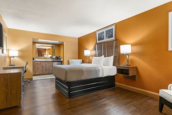 Suite, 1 King Bed, Non Smoking, Jetted Tub