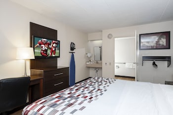 Deluxe Room, 1 King Bed, Accessible (Smoke Free)