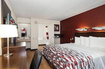 Deluxe Room, 1 King Bed, Accessible (Smoke Free)