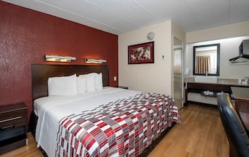 Standard Room, 1 King Bed (Smoke Free)