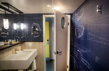 Room, 1 King Bed, Accessible, Bathtub (Hearing & Mobility)