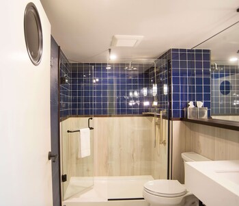 Room, 1 King Bed, Accessible, Bathtub (Hearing & Mobility)