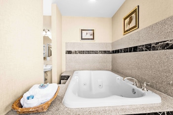 Standard Room, 1 King Bed, Non Smoking, Jetted Tub (Oversized Room)