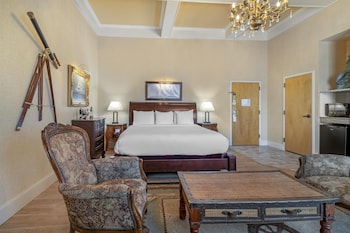 Standard Room, 1 King Bed, Non Smoking (Oversized Room)