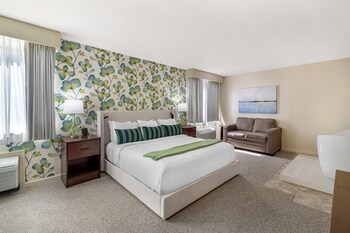 Standard Room, 1 King Bed, Non Smoking, Jetted Tub (Oversized Room)