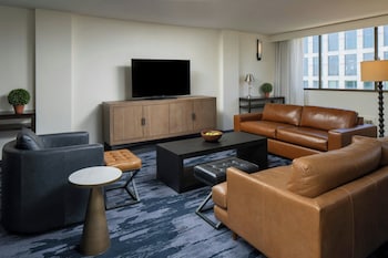 Suite, 1 Bedroom, Hearing Accessible (High Floor, Roll-in Shower)