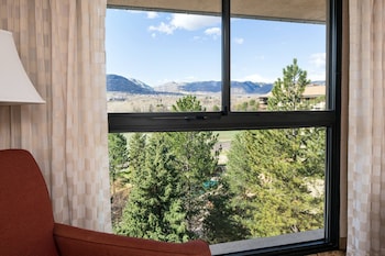 Deluxe Room, 1 King Bed (Mobility Accessible, Tub)