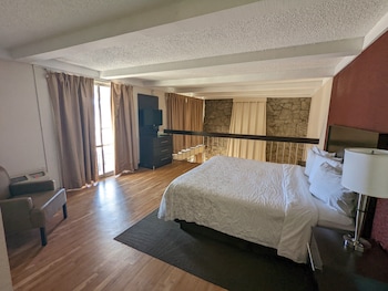 Superior Room, 1 King Bed, Jetted Tub (Loft, Smoke Free)