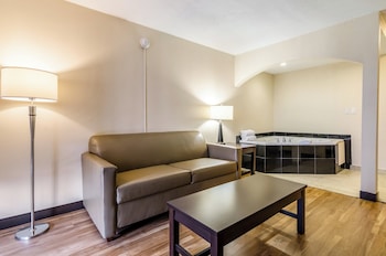 Suite, 1 King Bed, Jetted Tub (2 Room, Smoke Free)