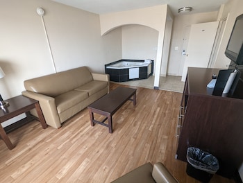 Suite, 1 King Bed, Jetted Tub (2 Room, Smoke Free)