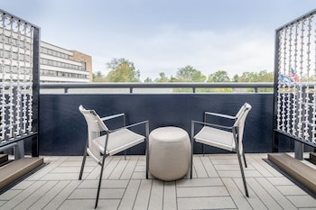 Room, 1 King Bed, Balcony