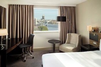 Standard Room, 1 Queen Bed, River View
