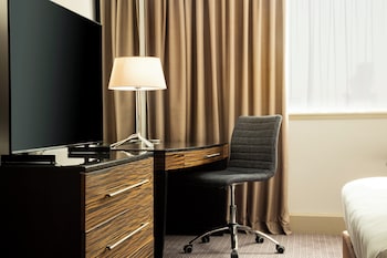 Standard Room, 1 King Bed, Club Lounge Access (Super King)