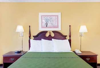 Standard Room, 1 Queen Bed, Smoking