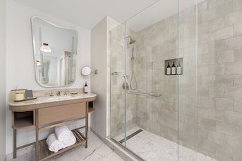Fairmont Gold, Room, 2 Queen Beds, City View