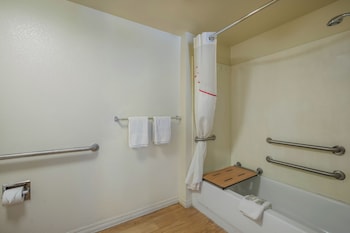 Deluxe Room, 1 King Bed, Accessible, Non Smoking