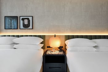 Room, 2 Queen Beds (Essential)
